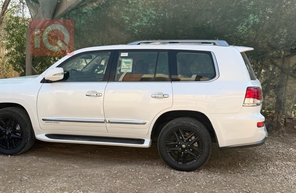 Lexus LX